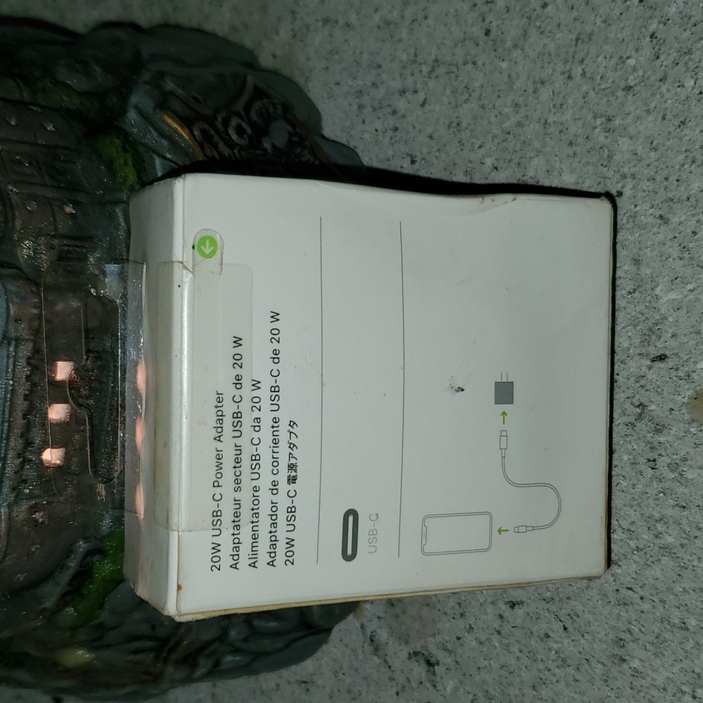 New White Apple 20W USB-C Power Adapter - Picture 5 of 6